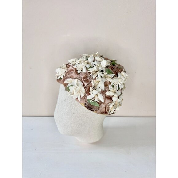 Vintage PASADENA Ivory Faux Floral Taupe Satin Petal Beehive Hat - Picture 2 of 16